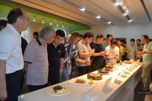 新鄉餐飲協(xié)會(huì )蒞臨洛陽(yáng)正大參觀(guān)考察