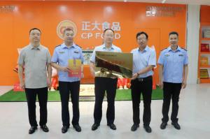 市文明辦、市市場(chǎng)監管局聯(lián)合為我公司文明誠信經(jīng)營(yíng)授牌